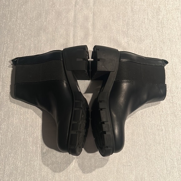 Guess Women’s Leather Ankle Moto Combat Boot w/ Chunky Heel Size 7 Like new - Picture 10 of 15